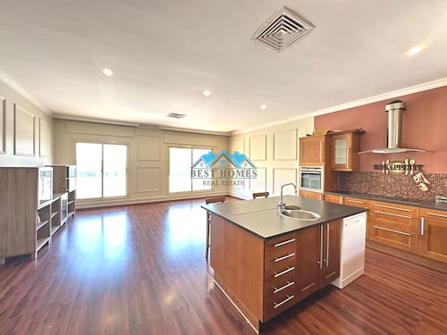 Spacious 4 Bedrooms Villa with Sea View in Salwa