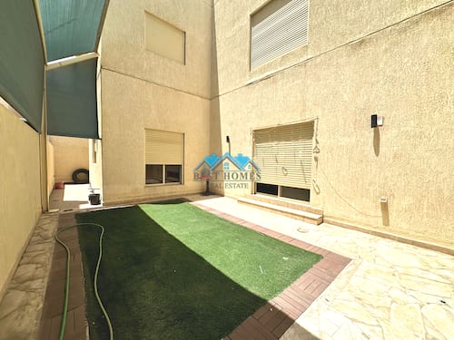 Spacious 4 Bedrooms Villa with Sea View in Salwa