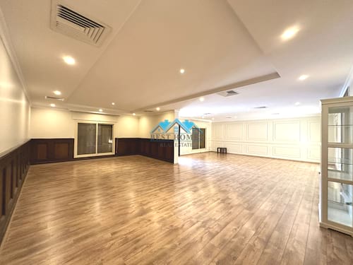 Spacious 4 Bedrooms Villa with Sea View in Salwa