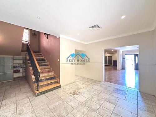 Spacious 4 Bedrooms Villa with Sea View in Salwa