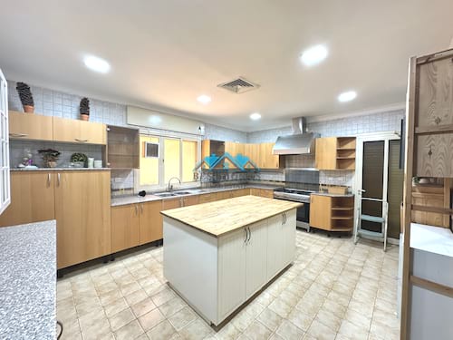Spacious 4 Bedrooms Villa with Sea View in Salwa