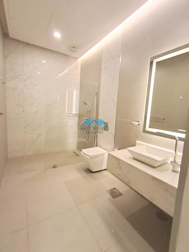 Modern 4 Master Bedrooms Apartment with Balcony's in Zahra