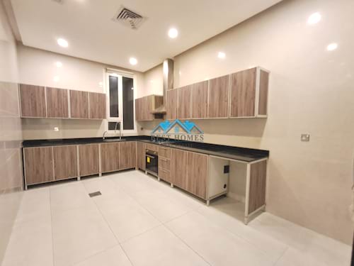 Modern 4 Master Bedrooms Apartment with Balcony's in Zahra