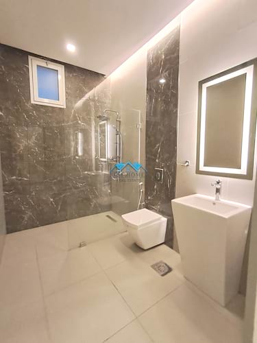 Modern 4 Master Bedrooms Apartment with Balcony's in Zahra