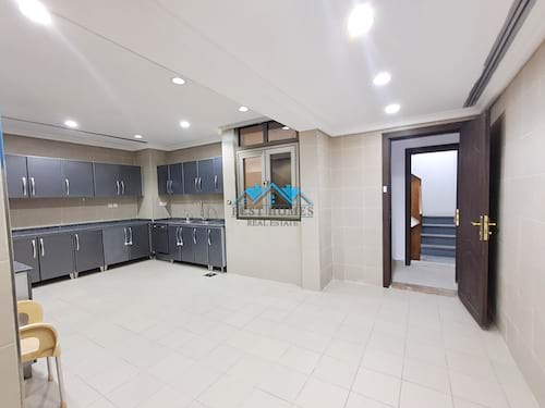Spacious 6 Master Bedrooms Villa with Large Garden in Jabriya