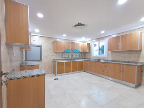 Spacious & Modern 5 Bedrooms Floor in Jabriya