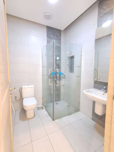 Spacious 4 Bedroom Modern Apartment in Zahra