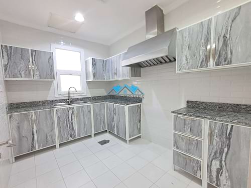 3 Bedrooms Apartment in Rumaithiya