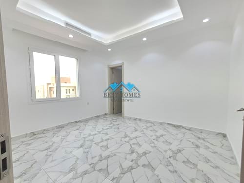 3 Bedrooms Apartment in Rumaithiya