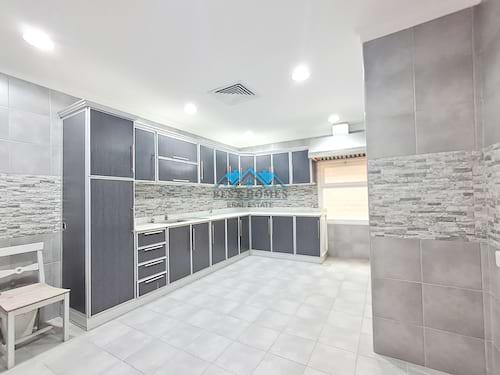 Modern Style 3 Master Bedrooms Floor in West Mishref