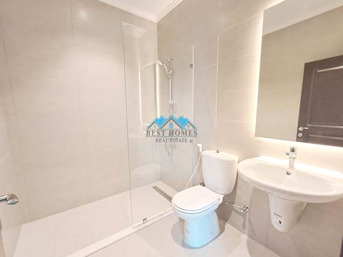 Modern Style 3 Master Bedrooms Floor in West Mishref