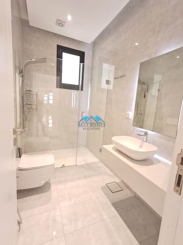 Spacious 4 Master Bedrooms Floor With Balcony In Shaab Area