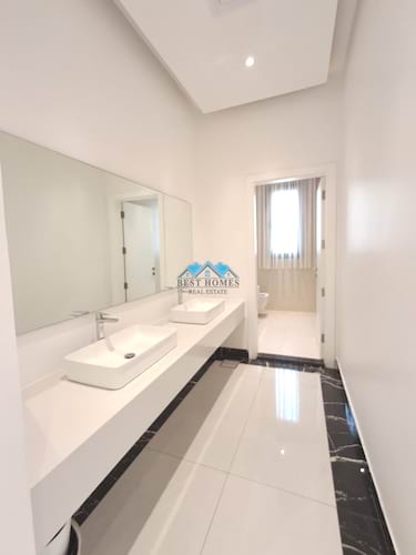 Spacious 4 Master Bedrooms Floor With Balcony In Shaab Area