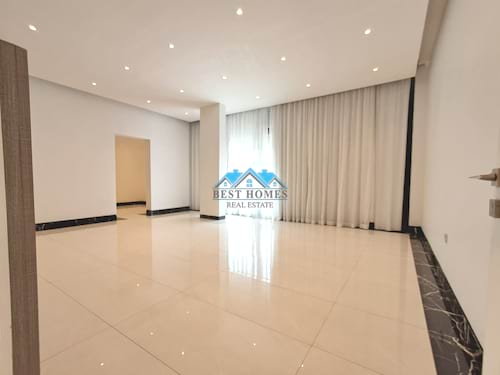 Spacious 4 Master Bedrooms Floor With Balcony In Shaab Area