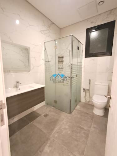 Modern 4 Bedrooms Floor in Abu Fatira