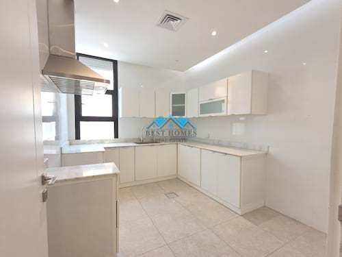 Spacious 4 Master Bedrooms Floor With Balcony In Shaab Area