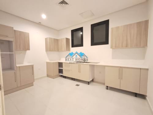 Modern 4 Bedrooms Floor in Abu Fatira
