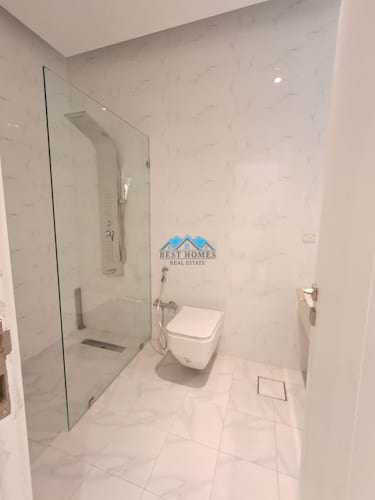 Spacious 4 Master Bedrooms Floor With Balcony In Shaab Area