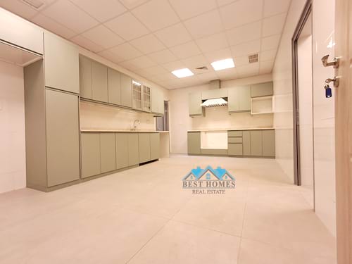 Nice and Spacious 4 Bedrooms Basement Floor in Qortuba