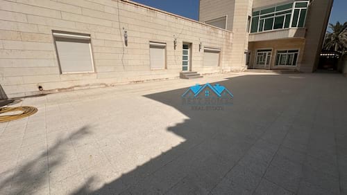 Spacious 07 Bedroom Villa in Salwa