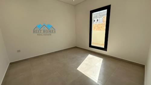 4 Bedrooms Apartment in Jabriya