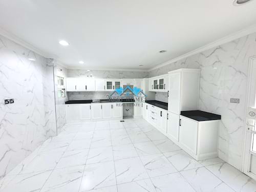 Spacious 4 Master Bedrooms Villa with Rooftop in Salwa