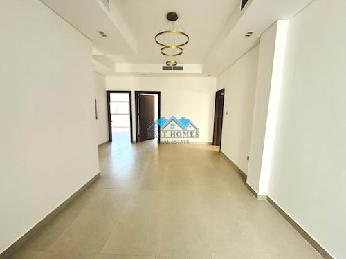 5 Bedrooms Villa with Yard Area in Abu Fatira
