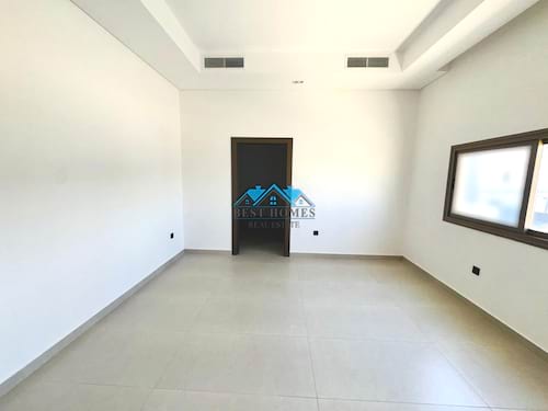 5 Bedrooms Villa with Yard Area in Abu Fatira