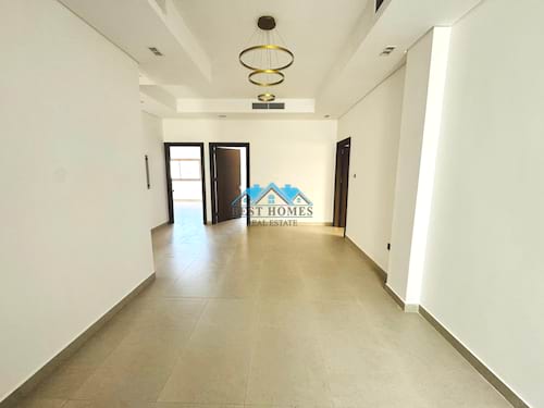 5 Bedrooms Villa with Yard Area in Abu Fatira