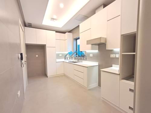 Premium 5 Bedrooms Floor Apartment Near Public Park in Zahra