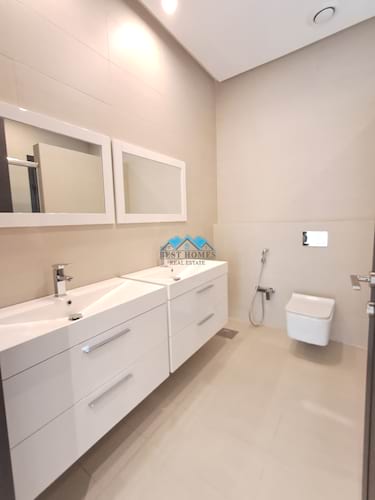 Elegant 5 Master Bedrooms Villa with Private Entrance in Shaab