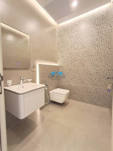 Premium 5 Bedrooms Floor Apartment Near Public Park in Zahra