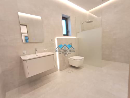 Premium 5 Bedrooms Floor Apartment Near Public Park in Zahra