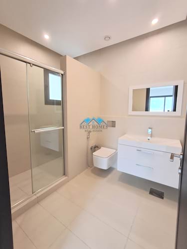 Elegant 5 Master Bedrooms Villa with Private Entrance in Shaab