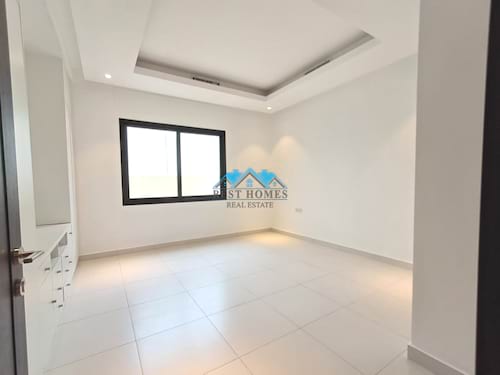 Elegant 5 Master Bedrooms Villa with Private Entrance in Shaab