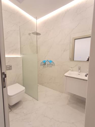 Premium 5 Bedrooms Floor Apartment Near Public Park in Zahra