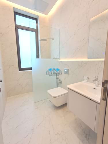 Premium 5 Bedrooms Floor Apartment Near Public Park in Zahra