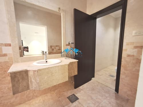 3 Bedrooms Ground Floor Apartment in Jabriya