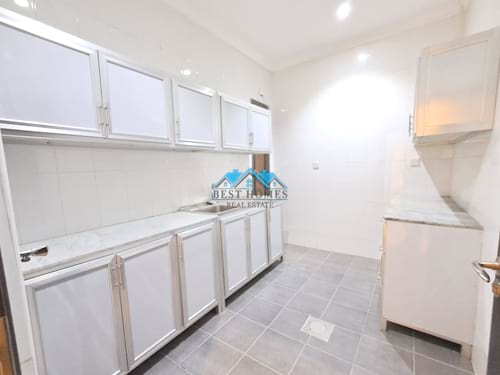 3 Bedrooms Ground Floor Apartment in Jabriya
