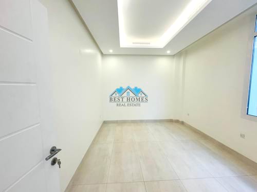 Three-Bedrooms Apartment with a Balcony in Salwa