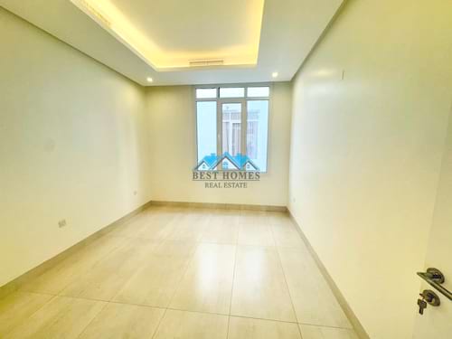 Three-Bedrooms Apartment with a Balcony in Salwa