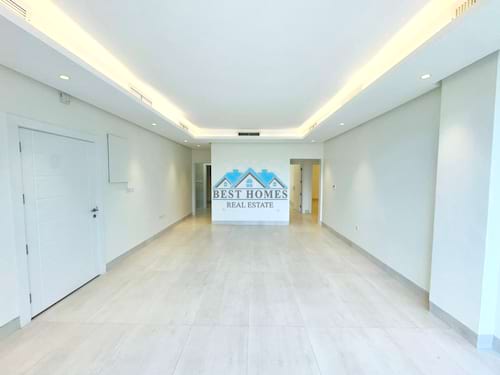 Three-Bedrooms Apartment with a Balcony in Salwa