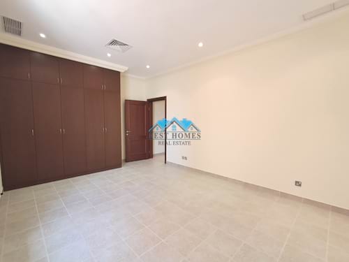 Spacious 3 Bedrooms Apartment in Jabriya