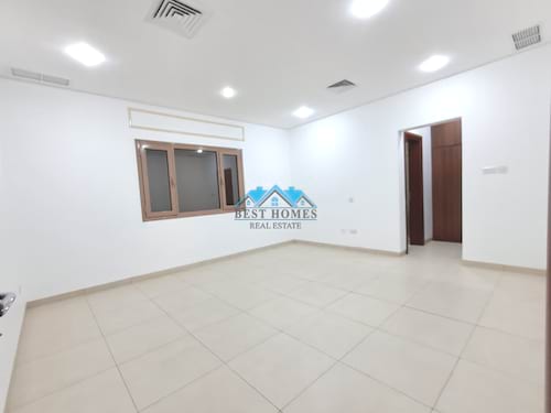 Spacious 5 Master Bedrooms Villa with Balcony in Hateen