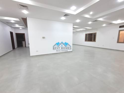 Spacious 5 Master Bedrooms Villa with Balcony in Hateen
