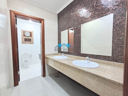Spacious 5 Master Bedrooms Villa with Balcony in Hateen