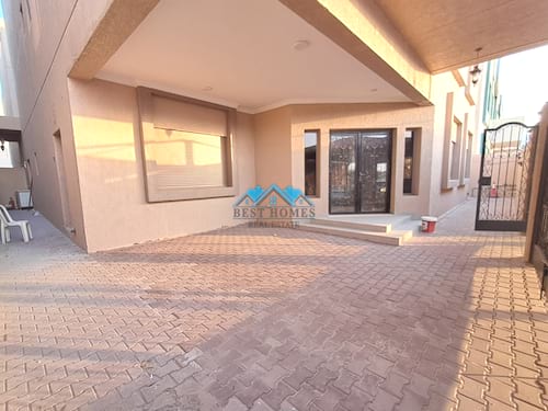 Spacious 5 Master Bedrooms Villa with Balcony in Hateen