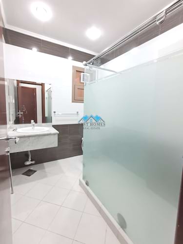 Spacious 5 Master Bedrooms Villa with Balcony in Hateen