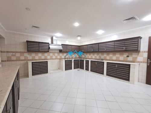 Spacious 5 Master Bedrooms Villa with Balcony in Hateen