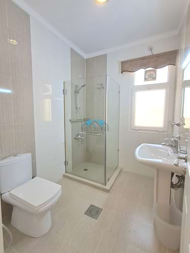 Nice and Spacious 4 Bedrooms Floor in Bayan